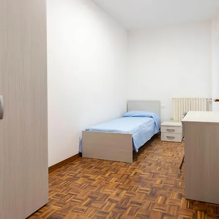 Residenza Santa Rita アパート ノヴァーラ
