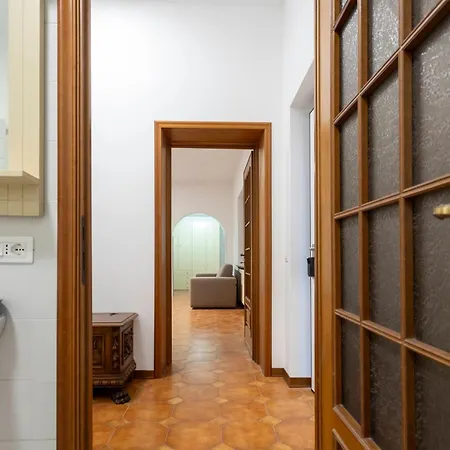 アパート Residenza Santa Rita ノヴァーラ